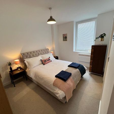 Modern 2 Bedroom Apt Sleeps 6 - Near Глостер Екстер'єр фото
