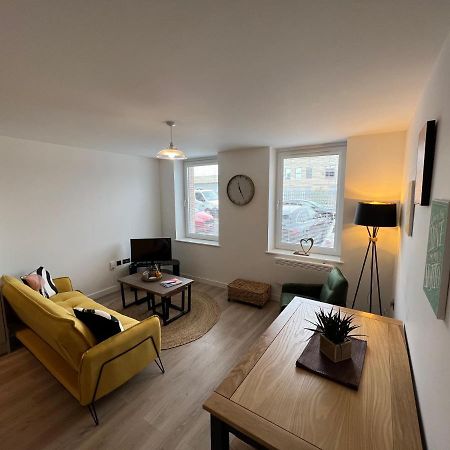 Modern 2 Bedroom Apt Sleeps 6 - Near Глостер Екстер'єр фото