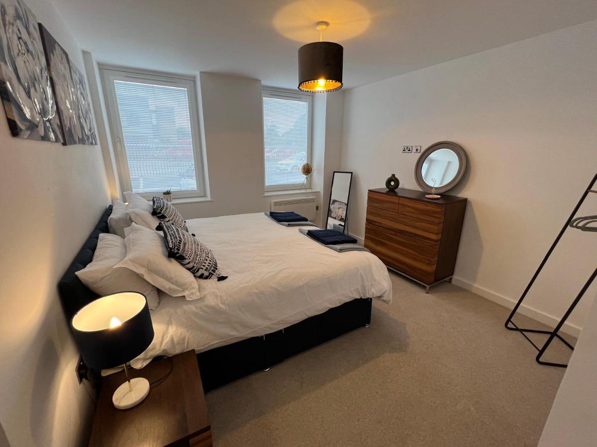 Modern 2 Bedroom Apt Sleeps 6 - Near Глостер Екстер'єр фото